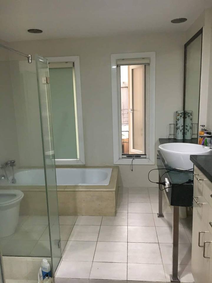 4BR Townhouse For Sale New Manila Bathroom View 2