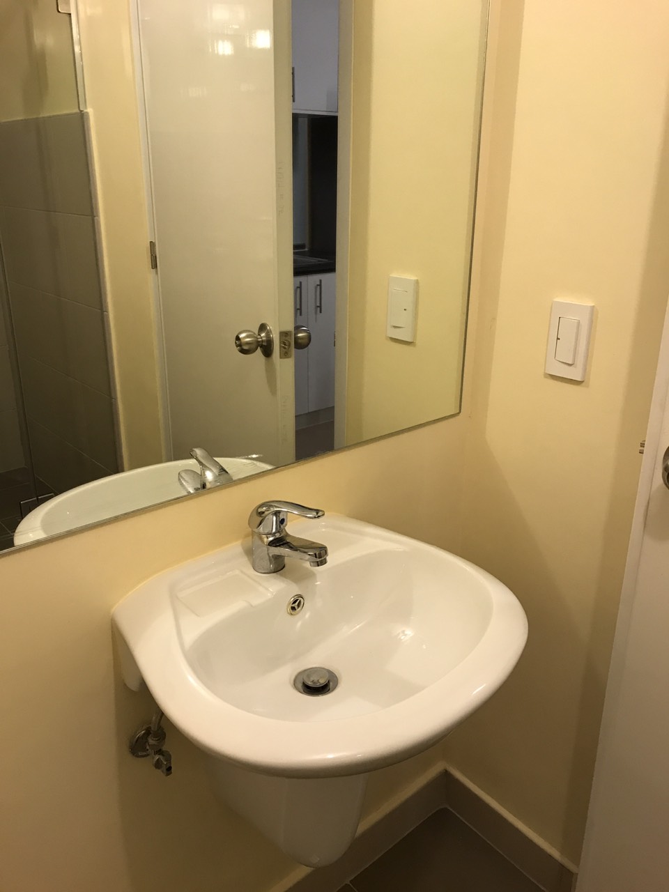 Studio Condo For Rent Avida Cityflex Bathroom View 3