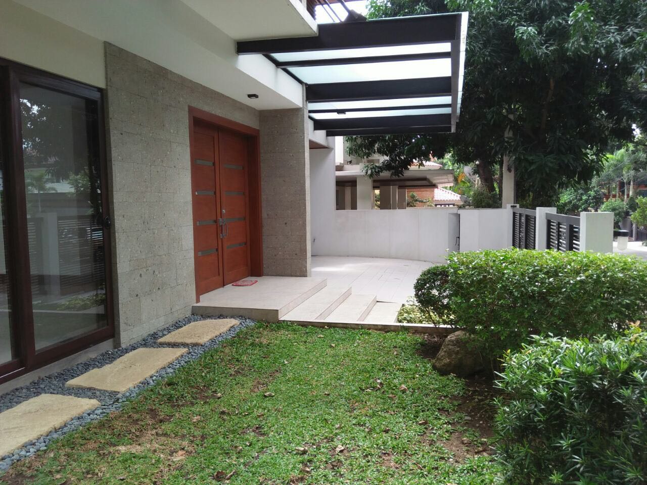 6BR House For Sale Rent, Buckingham St., Hillsborough Alabang Village, Muntinlupa City Door