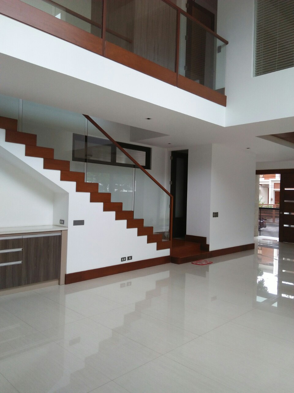 6BR House For Sale Rent, Buckingham St., Hillsborough Alabang Village, Muntinlupa City Stairs