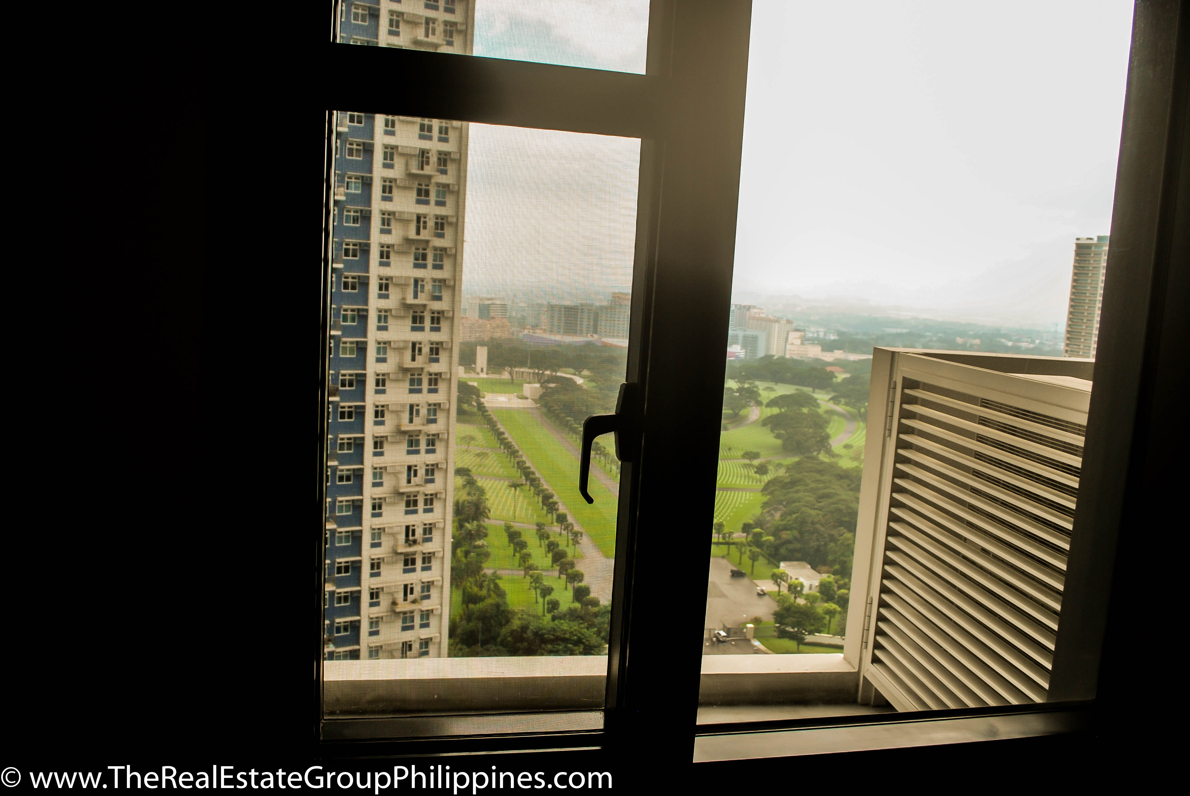 2BR Arya Residences For Rent Outside View