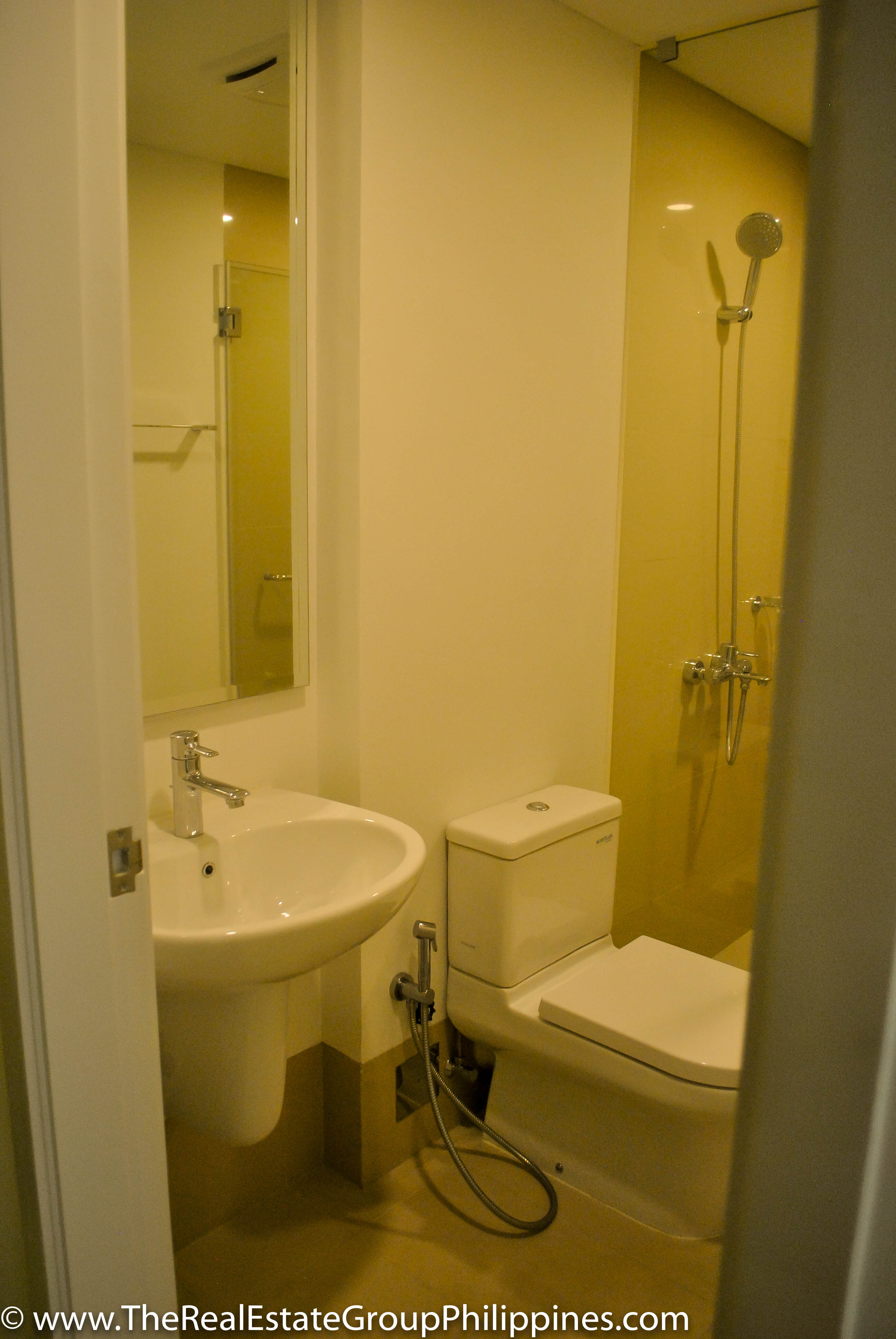 2BR Arya Residences For Rent Toilet & Bath2