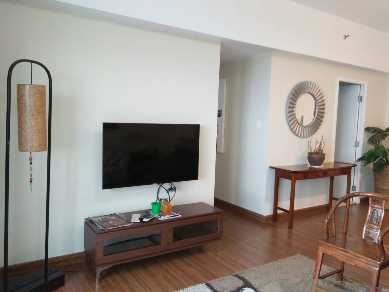 2 Bedrooms Condo, Shang Salcedo Place Living Area View 1