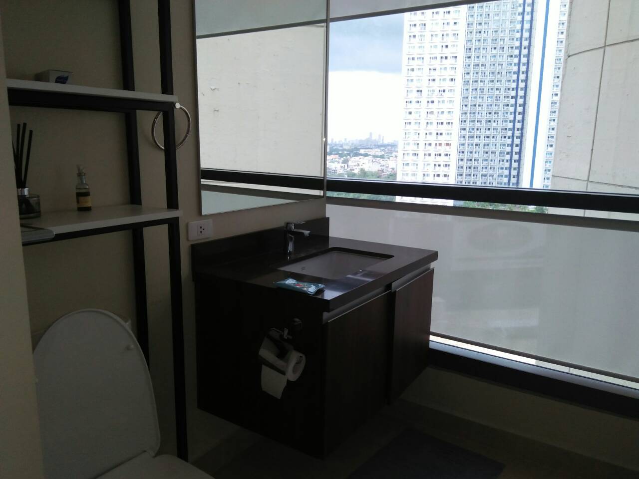 2 Bedrooms Condo, Shang Salcedo Place Bathroom View 2