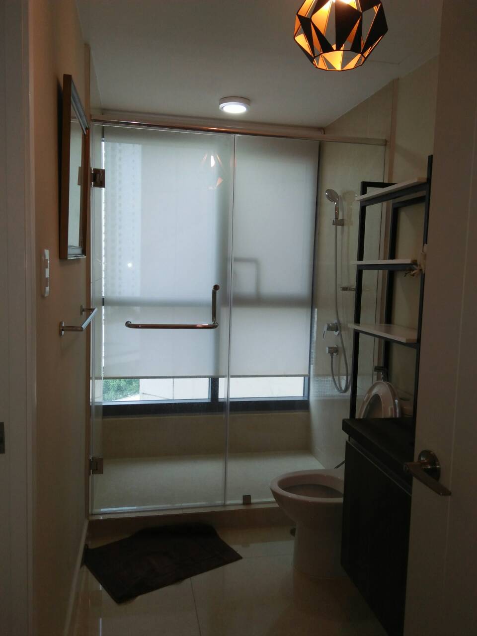 2 Bedrooms Condo, Shang Salcedo Place Bathroom View 1