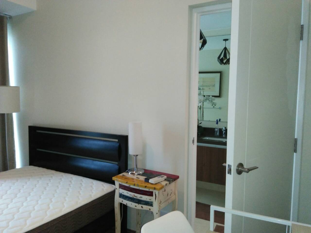 2 Bedrooms Condo, Shang Salcedo Place Bathroom Entrance