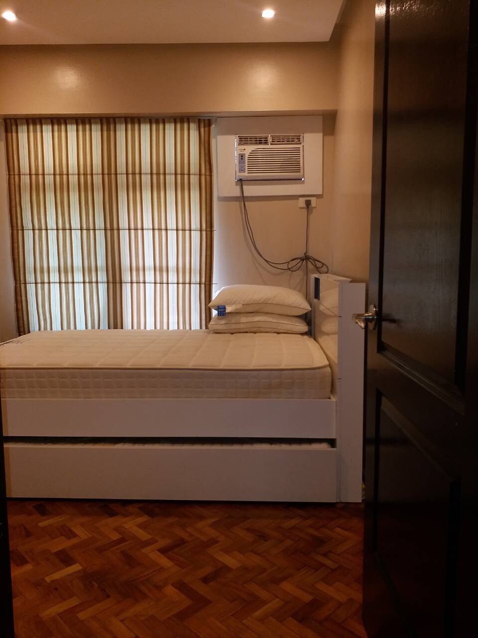 3 Bedrooms Condo For Rent, Almond, Two Serendra, BGC, Taguig City