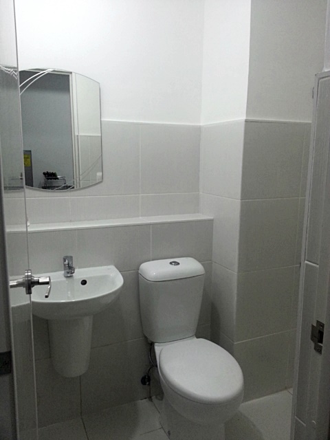 Toilet 1BR Condo For Rent The Linear Makati City