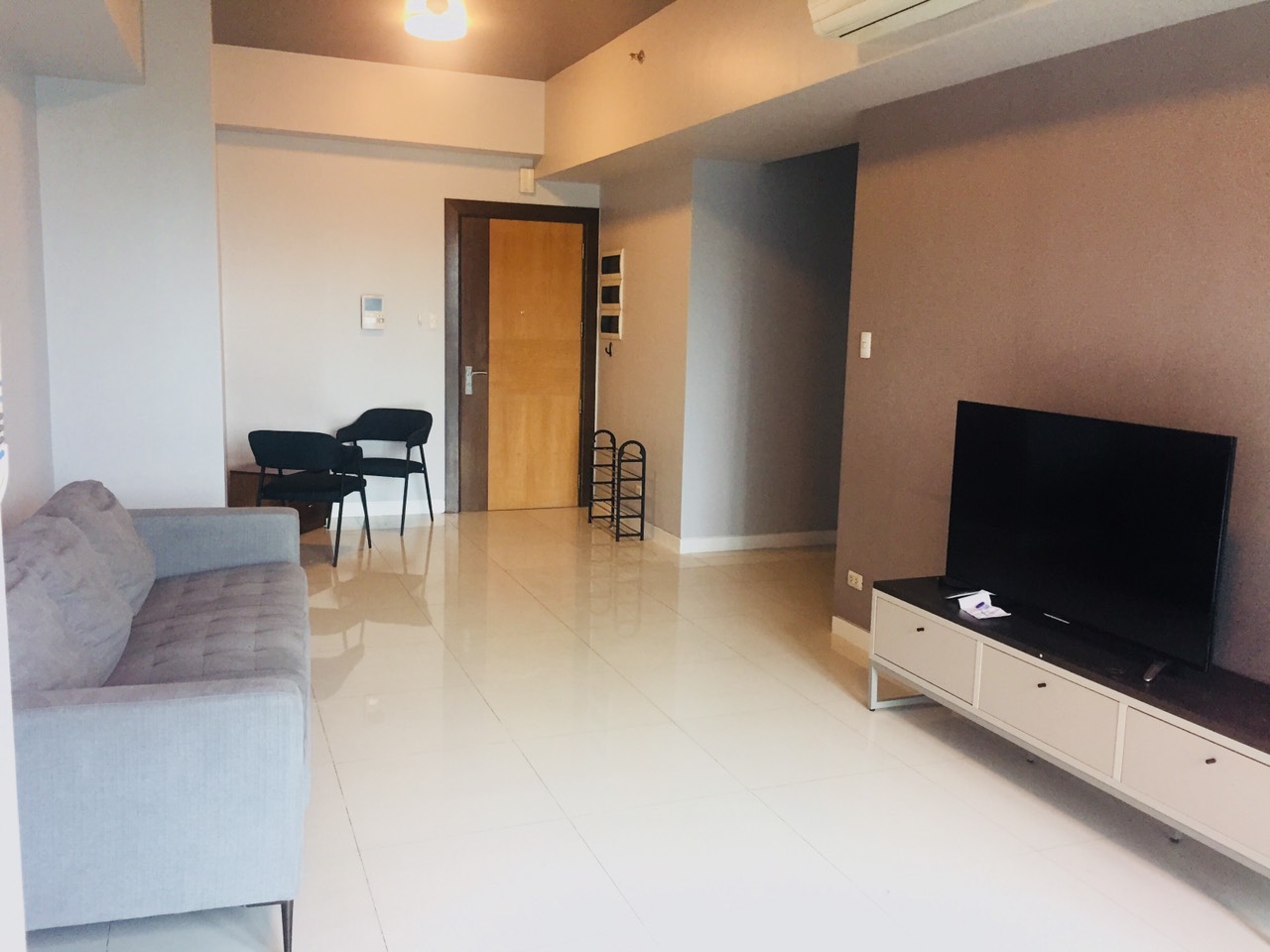 2BR Condo For Rent, 8 Forbestown Road Living Area View 1
