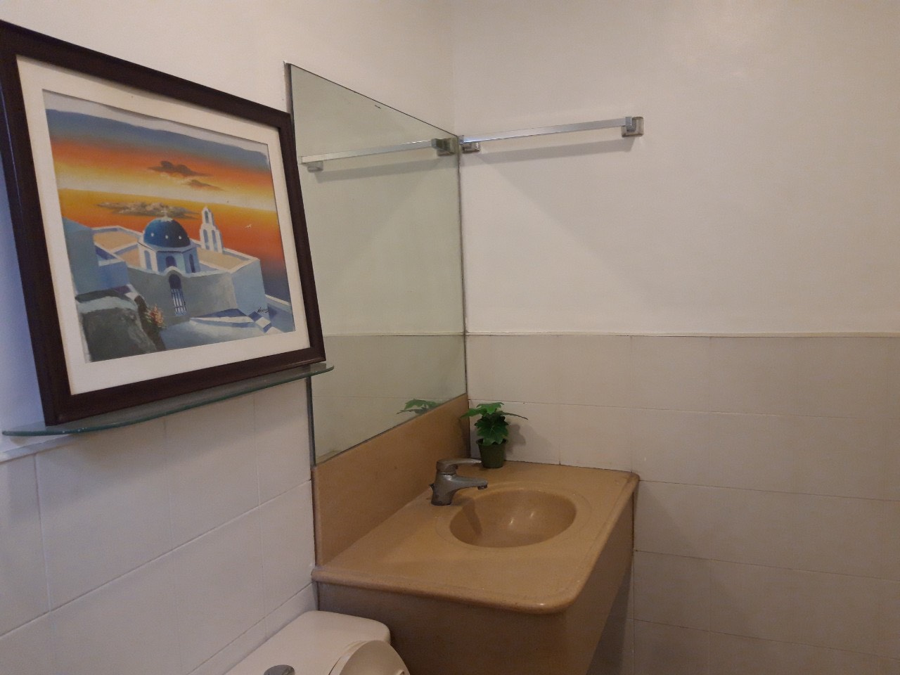 1 Bedroom Condo For Sale, Forbeswood Heights, BGC Bathroom View 1