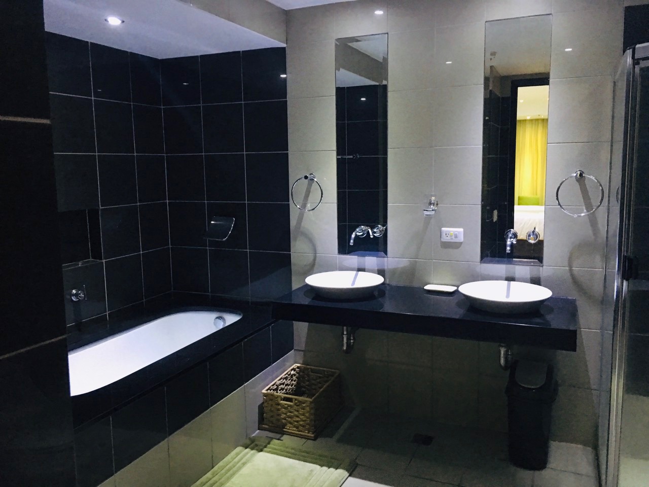 2BR Condo For Rent One McKinley Place, BGC 5