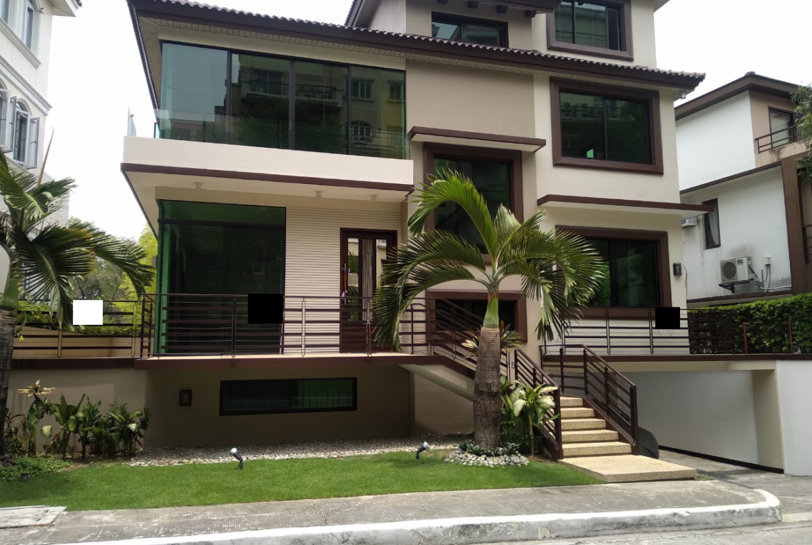 5 Bedrooms House For Rent, McKinley Hill Village Front View