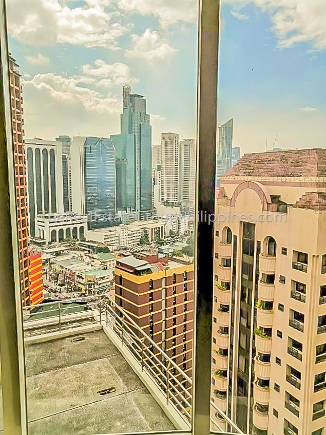 1BR Condo For Sale Oxford Suites Makati ₱4.5M (1 of 7)