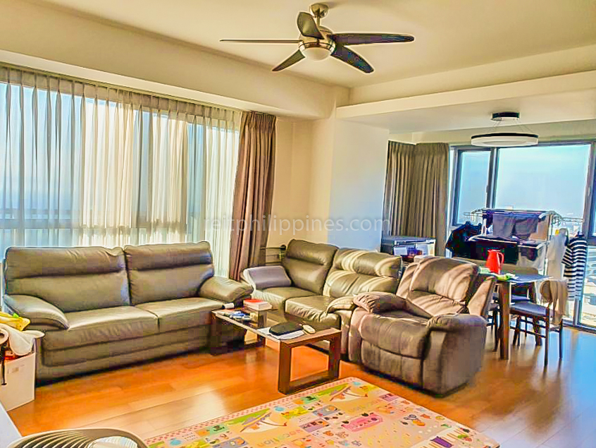 2 BR Condo For Rent Lease West Tower One Serendra 190k (1 of 9)