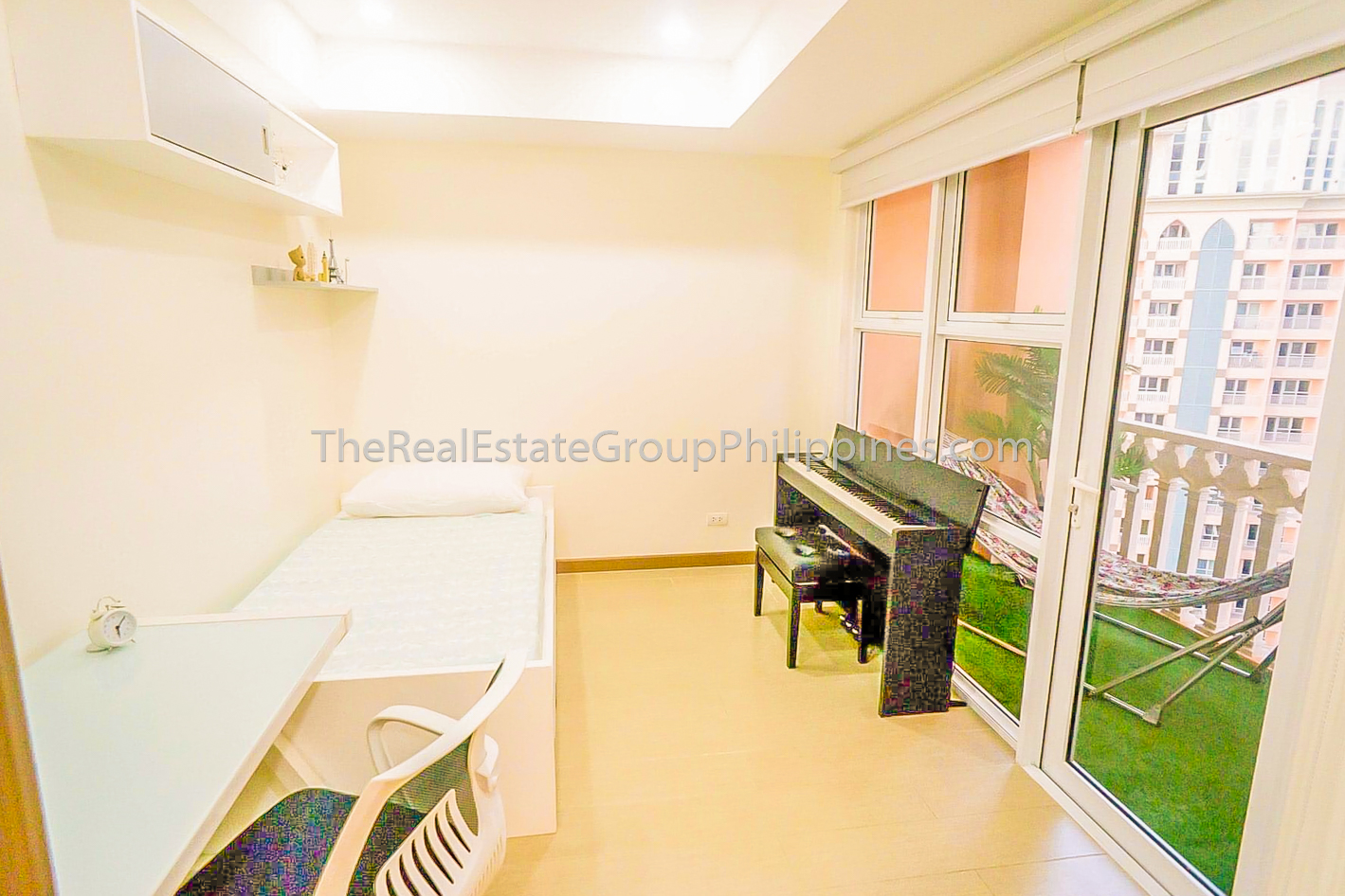 2BR Condo For Sale Venice Residences McKinley Hill Taguig (4 of 10)
