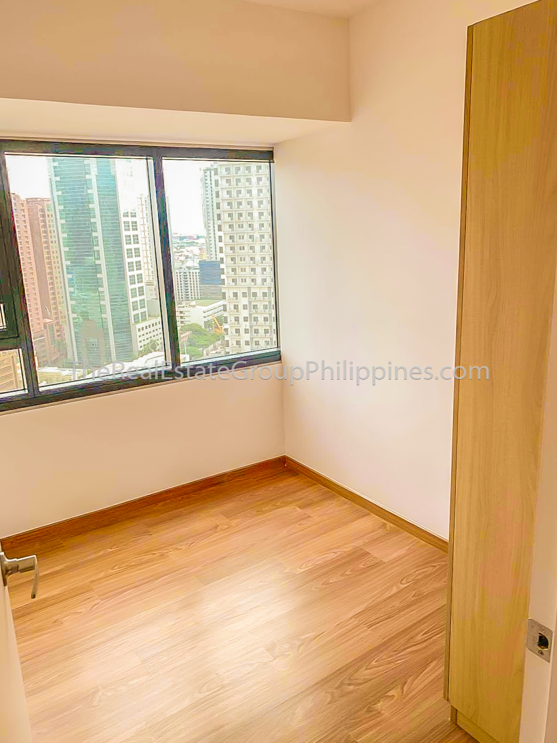 2BR Condo For Rent Lease The Rise Makati 70k (1 of 9)