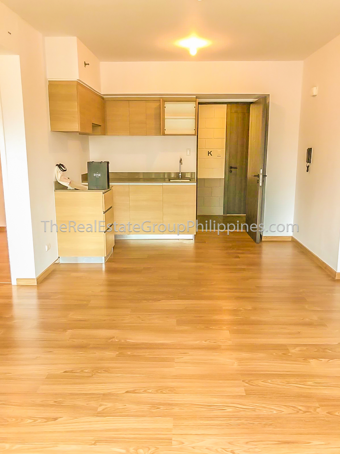 2BR Condo For Rent Lease The Rise Makati 70k (2 of 9)