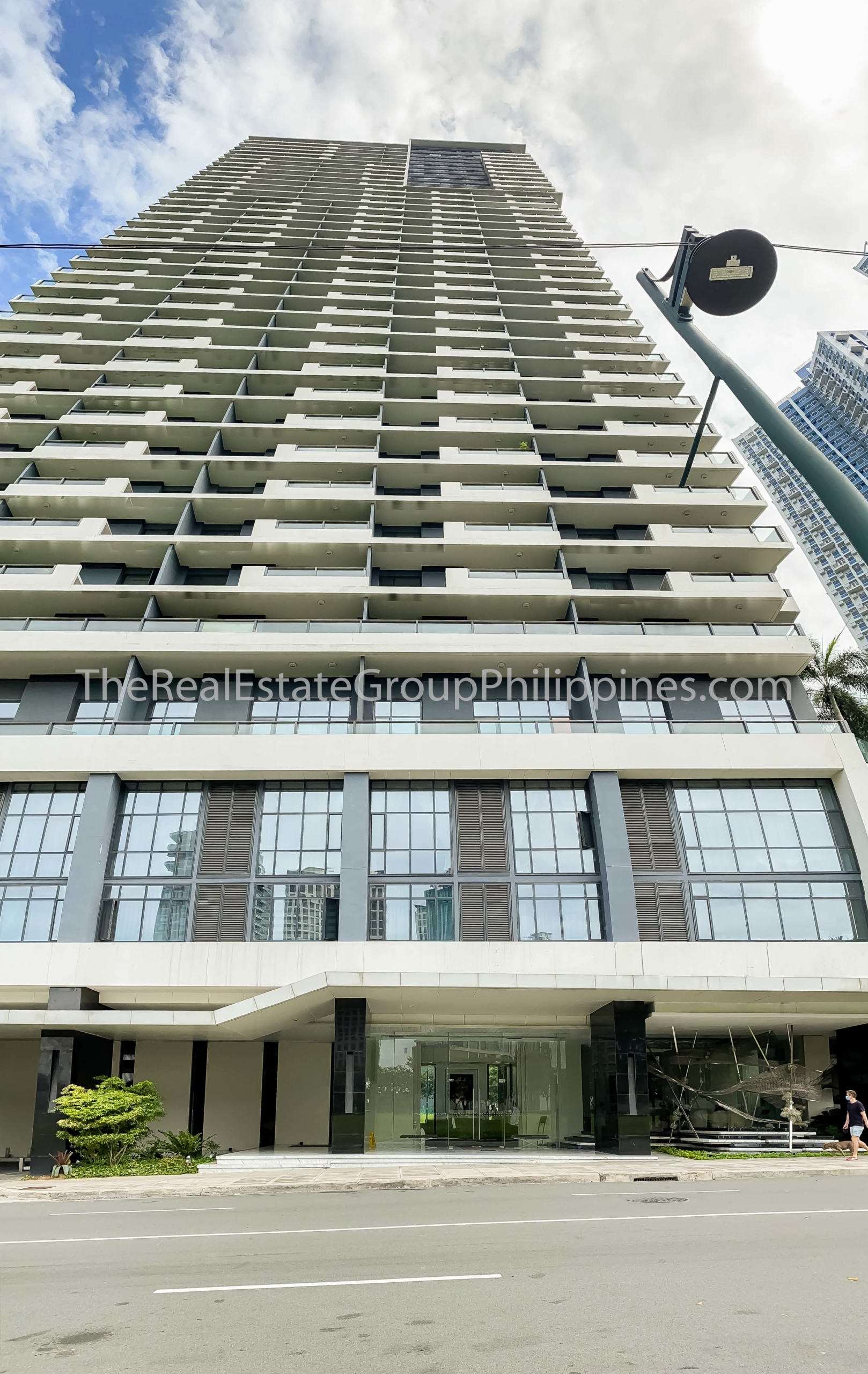 1BR Condo For Rent, Arya Residences, Tower 1, BGC - ₱75K Per Month-2