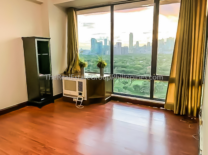 1BR Condo Facing Manila Golf Course For Sale8