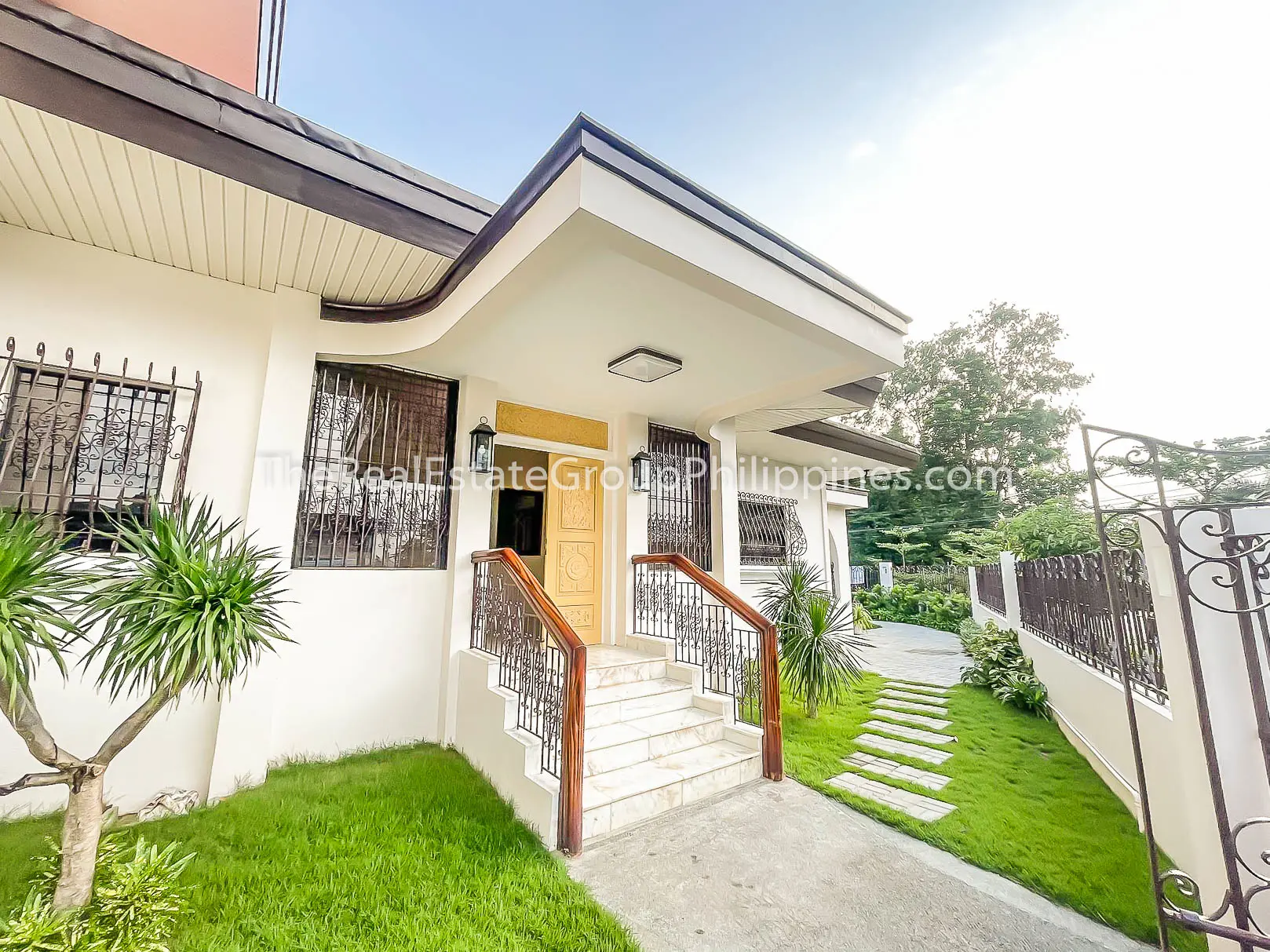 5BR House For Rent, Alabang Hills Village, Muntinlupa
