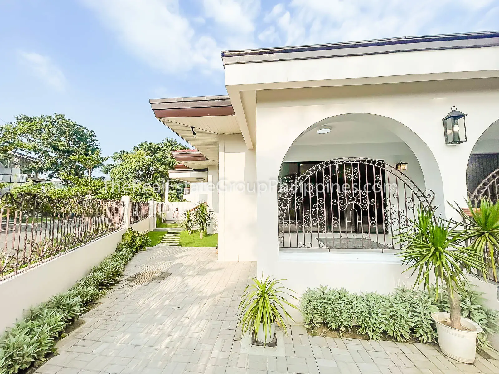 5BR House For Rent, Alabang Hills Village, Muntinlupa